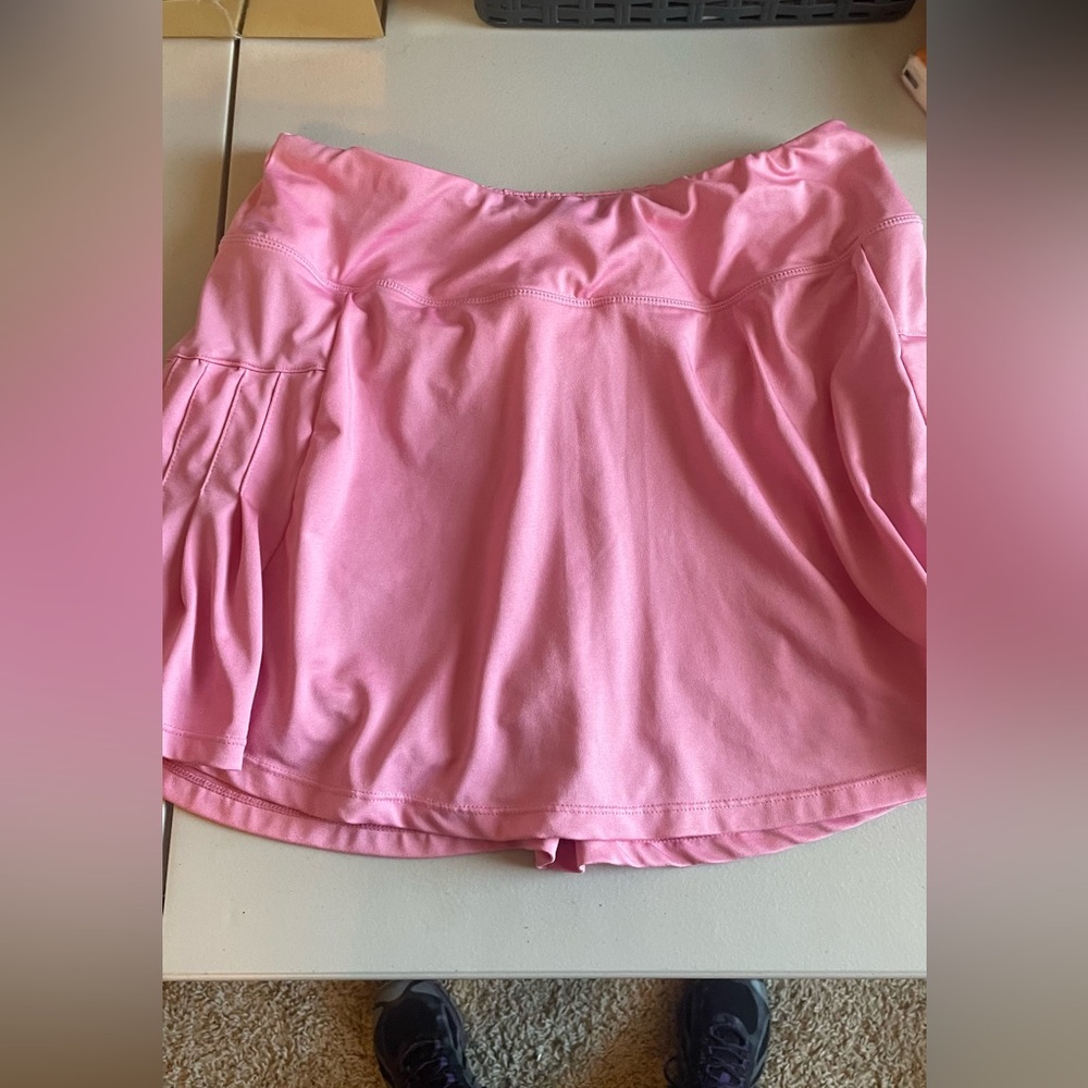 Baleaf Woman’s Athletic Skort with side pockets SZ L gently used
